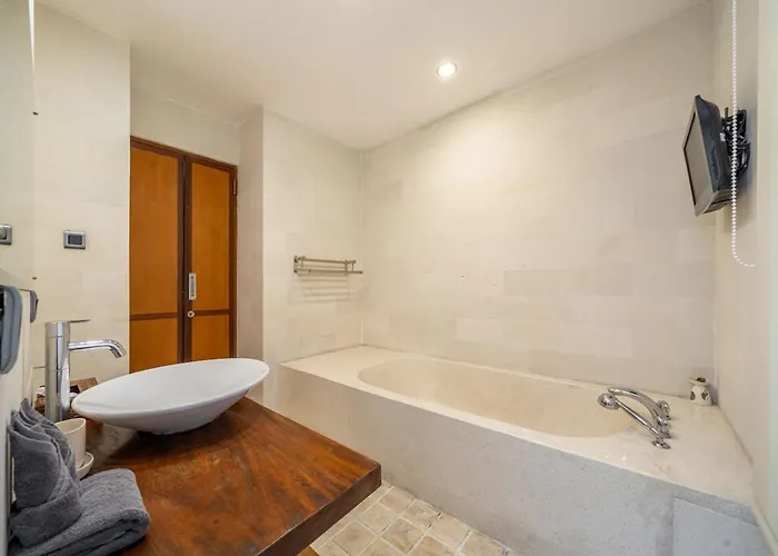 Bettini Stylish 3br With Pool Near Bintang Villa *