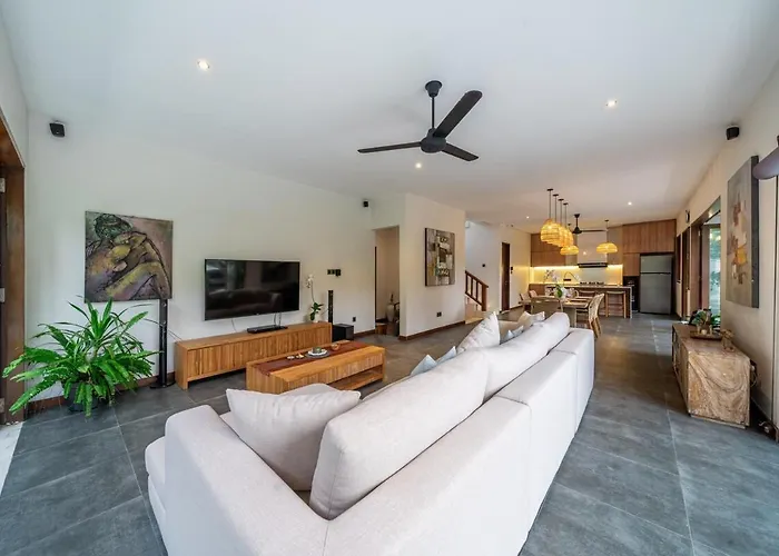 Bettini Stylish 3br With Pool Near Bintang *