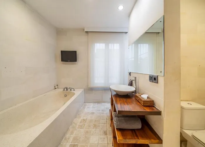 Bettini Stylish 3br With Pool Near Bintang Seminyak