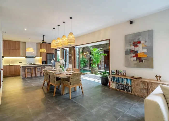 Bettini Stylish 3br With Pool Near Bintang