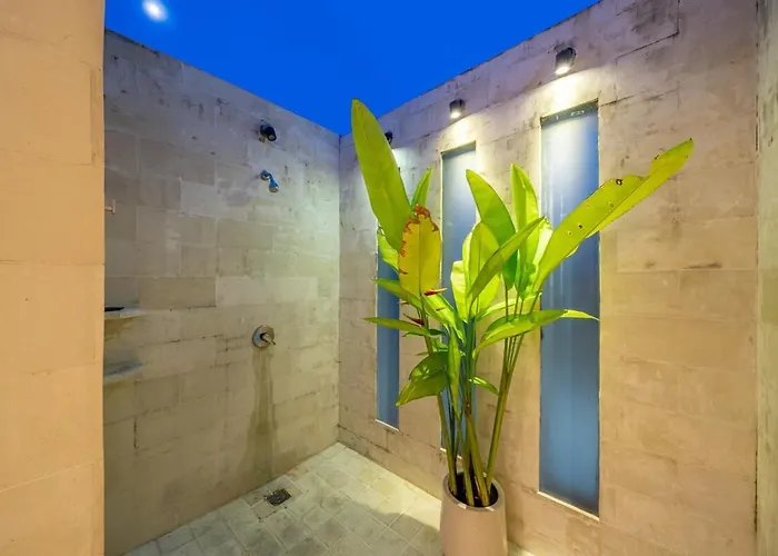 Bettini Stylish 3br With Pool Near Bintang Villa *